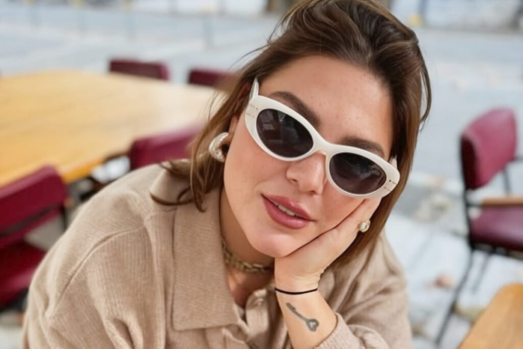 Δανάη Μπάρκα: "Ακούτε την τηλεοπτική μου επιστροφή; Εγώ δεν την ακούω…"